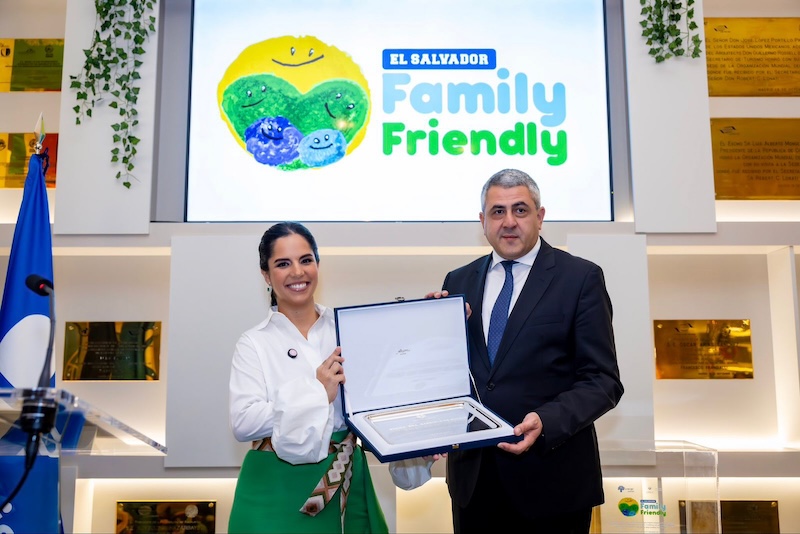 El Salvador lanza en Madrid estrategia de turismo familiar con apoyo de ONU Turismo