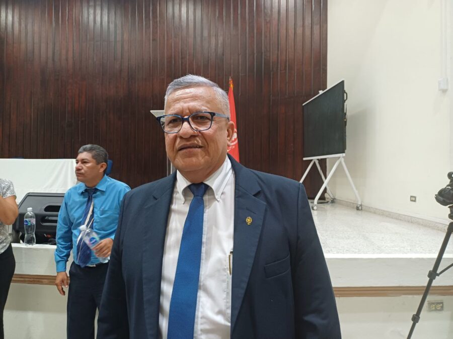 Vicerrector de la UES pide programa de becas a diputados de Nuevas Ideas, quienes dicen lo estudiarán