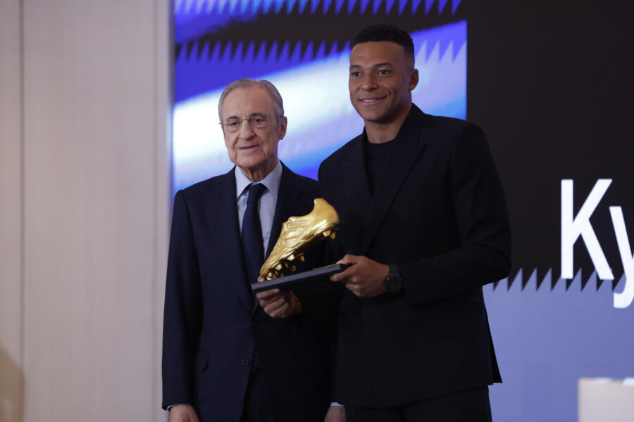 Kylian Mbappé recibe la Bota de Oro: «Es imposible ganar este premio sin el equipo»