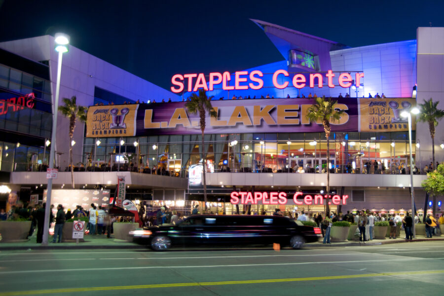 NBA aprueba venta de Lakers al empresario estadounidense Mark Walter por $10,000 millones