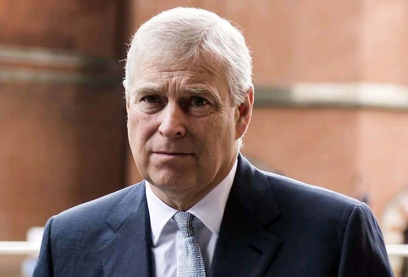 Príncipe Andrés es retirado del registro oficial de la nobleza británica