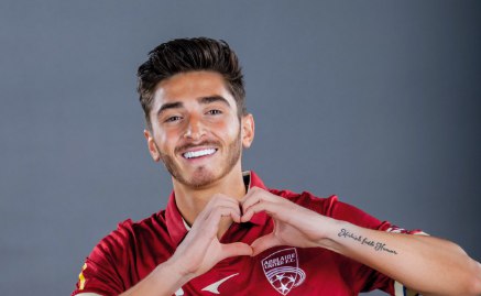 Josh Cavallo: «El fútbol masculino es un lugar muy tóxico para ser gay»