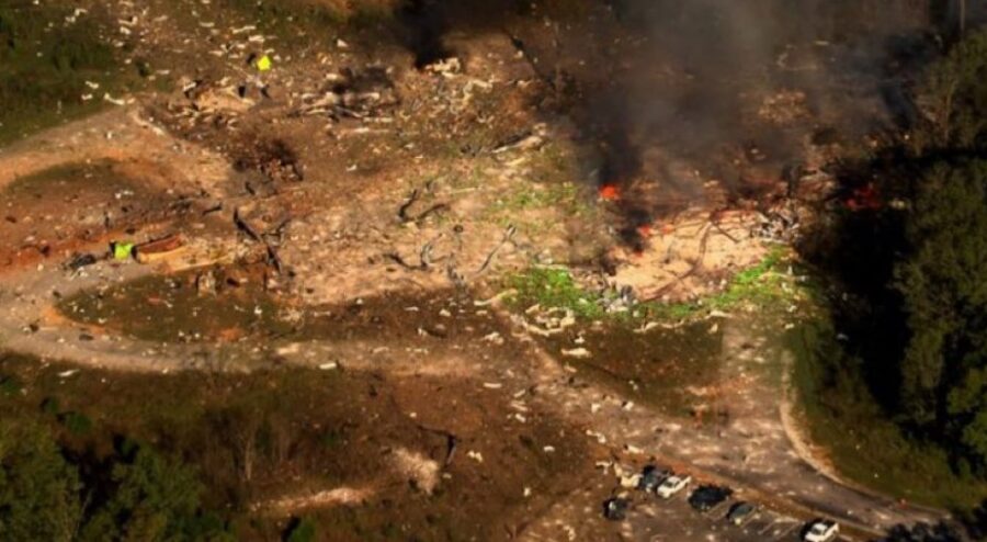 Al menos 19 desparecidos incluyendo muertos por una explosión en fábrica de bombas en EEUU