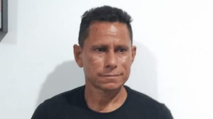 Detienen a conductor con 220 grados de alcohol tras chocar su pick up contra un remolque en Usulután