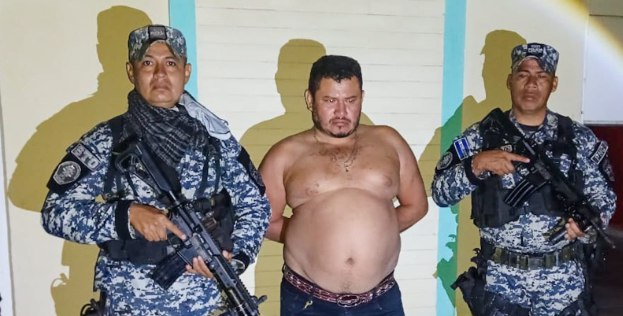 Arrestan a hombre acusado de atacar a su vecino con un corvo en Chalatenango