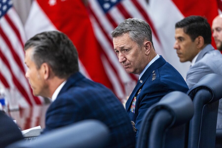 El jefe del Estado Mayor de EE.UU. visita Puerto Rico en medio de tensiones con Venezuela