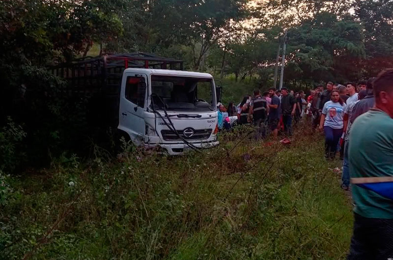 Ocho muertos y treinta heridos deja el accidente de un camión con opositores en Honduras