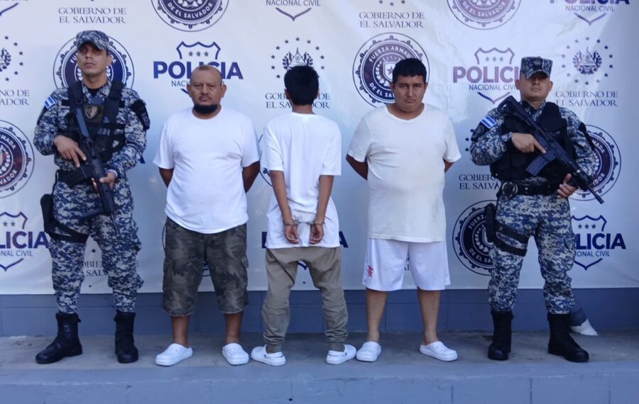 Arrestan a dos hombres y un menor que se agarraron a golpes en Tonacatepeque