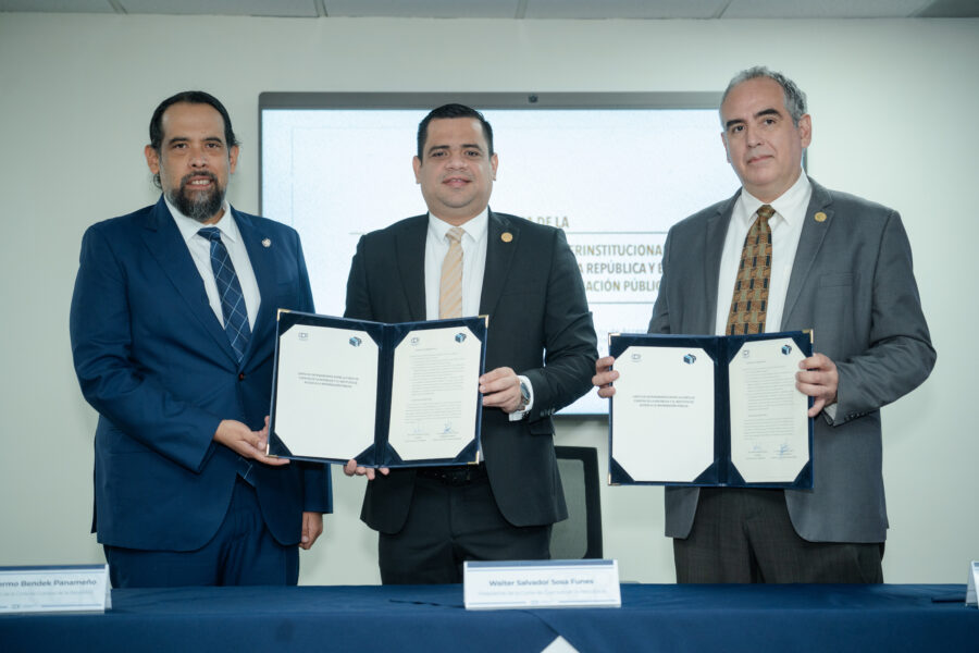 Presidente de Corte de Cuentas se compromete con la «transparencia y apertura informativa» en firma de convenio con el IAIP