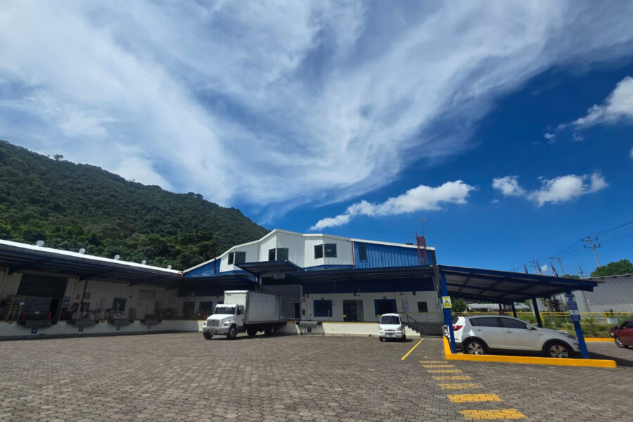 C. Imberton invierte cerca de $2 millones en nuevo centro de distribución en su 105 aniversario