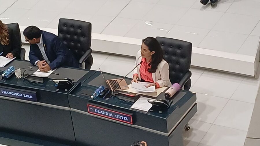 Claudia Ortiz pide disminuir máximo de reserva a la información pública y alega irregularidades en compras en pandemia