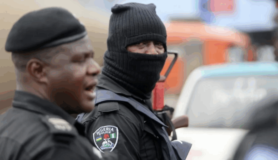 Secuestran a 303 estudiantes y 12 profesores en colegio de Nigeria