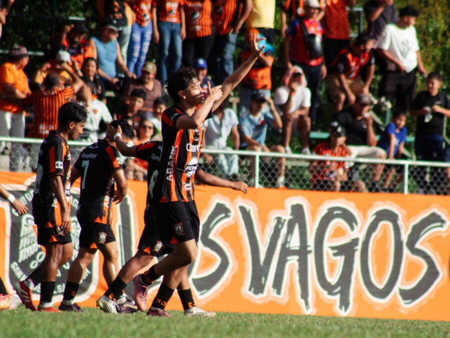 Águila impone su ritmo y vence 2-1 a Cacahuatique en Chapeltique