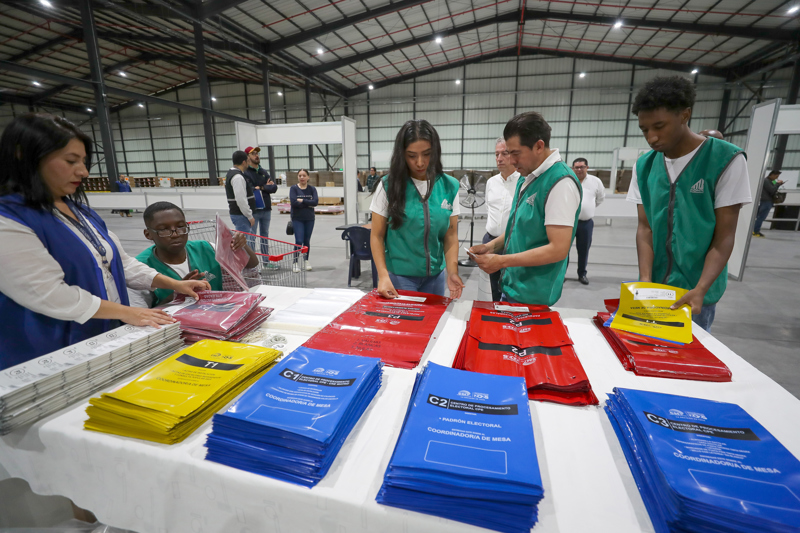 Ecuatorianos votarán el domingo cuatro reformas clave impulsadas por Noboa