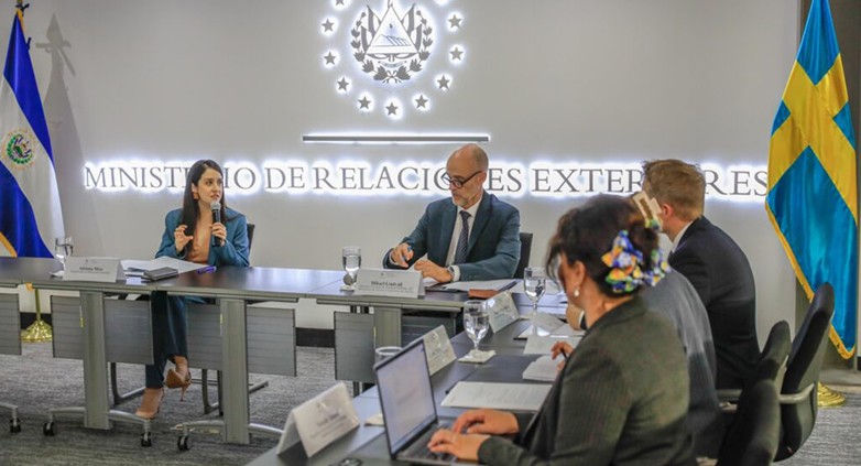 El Salvador se reúne con Suecia por cooperación y ofrece oportunidades de inversión en ciberseguridad, turismo y otros