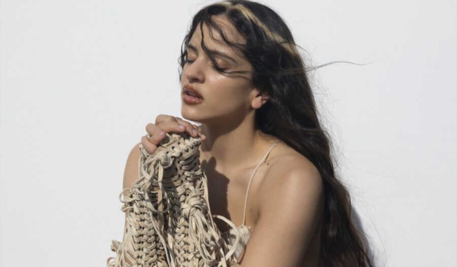 Rosalía canta «Lux» en 14 idiomas, con espiritualidad y la Orquesta Sinfónica de Londres