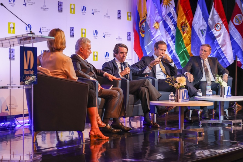 Expresidentes latinoamericanos prevén el fin de Maduro ante presión militar de EE.UU.