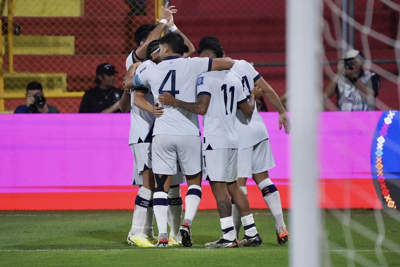 Guatemala vence 3-1 a Surinam y lo envía a la repesca mundialista