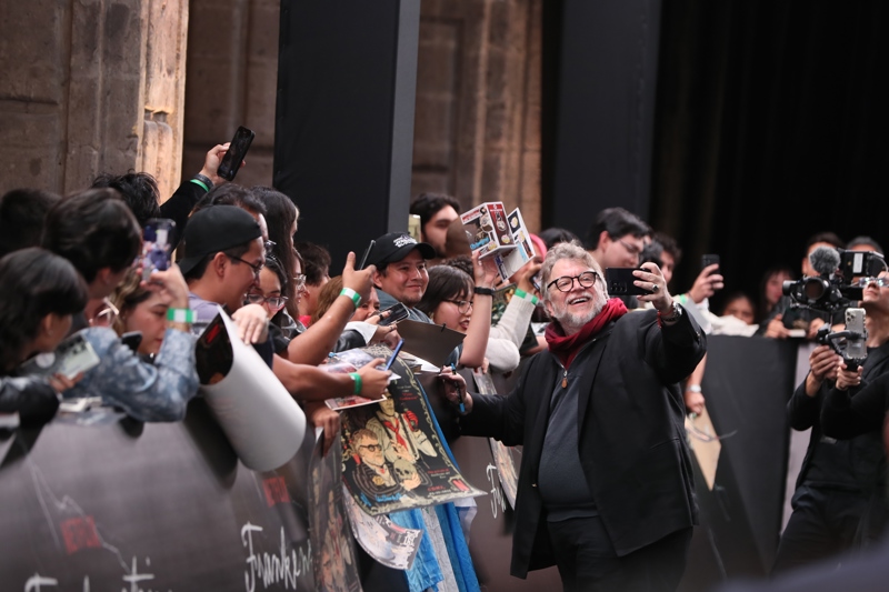 Guillermo del Toro presenta en México su esperada ‘Frankenstein’ junto a Oscar Isaac y Jacob Elordi