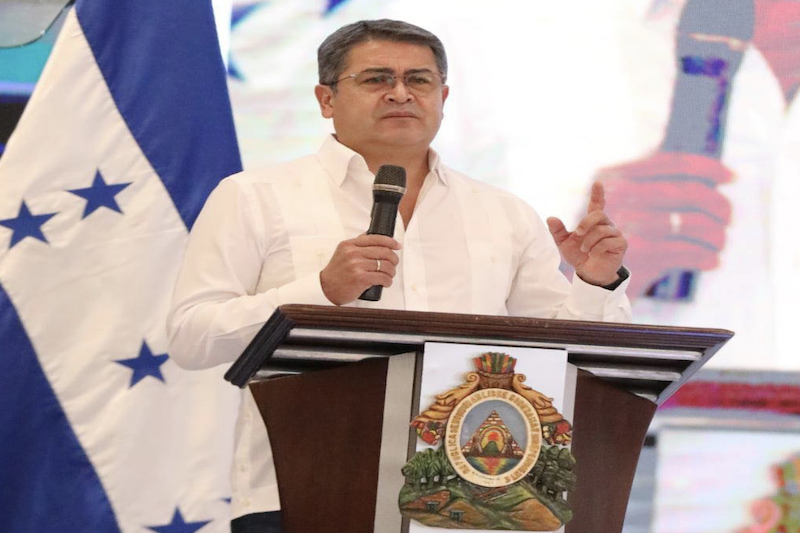 Trump dice que Biden le «tendió una trampa» al hondureño Hernández y justifica el indulto