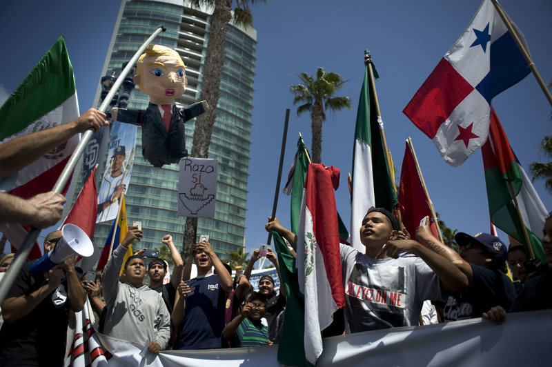 El 80% de los latinos en EEUU desaprueban políticas migratorias y económicas de Trump