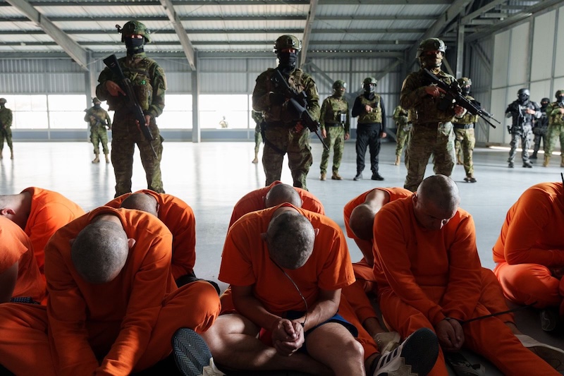 Ecuador inaugura su primera megacárcel inspirada en el modelo Bukele en plena semana electoral