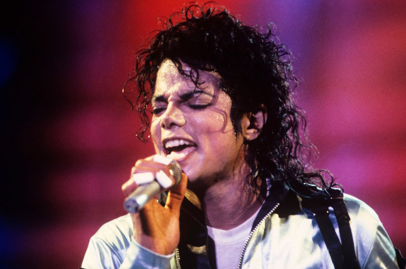 ¡El Rey del Pop vive! Michael Jackson hace historia al figurar en el Hot 100 en seis décadas consecutivas