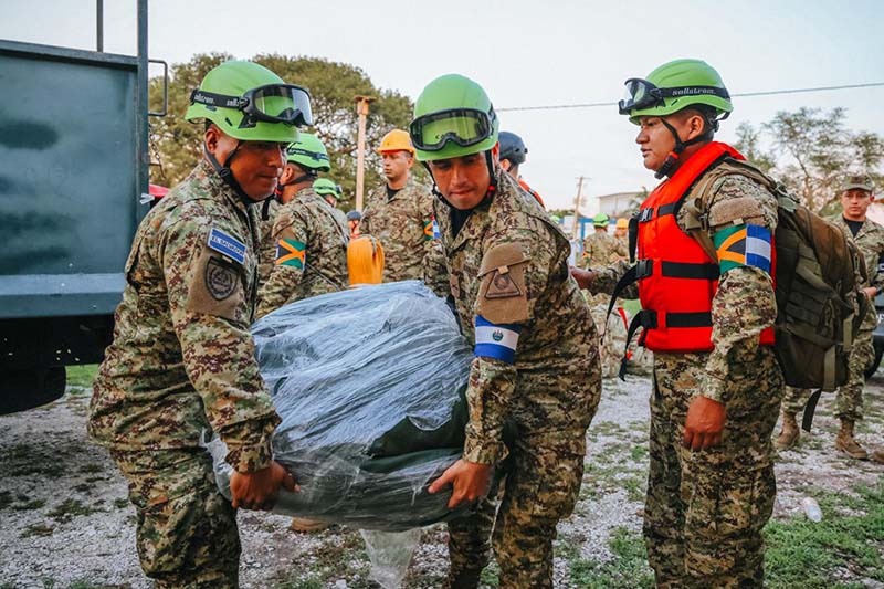 Bukele reitera envío de un avión diario con ayuda humanitaria de El Salvador a Jamaica