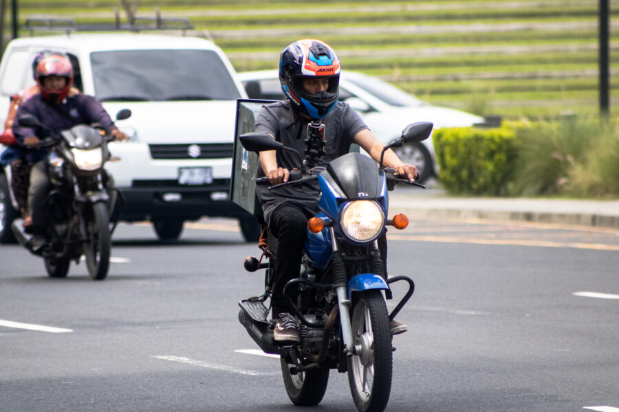 Unos 184,000 motociclistas circulan sin licencia de conducir en El Salvador, según Observatorio