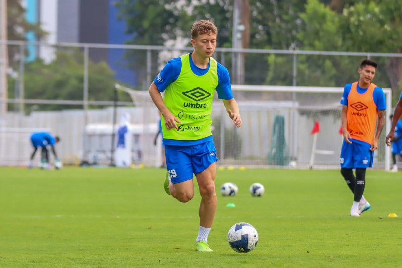 Nathan Ordaz abandona la concentración de la Selecta por un compromiso personal y profesional, confirma la FESFUT