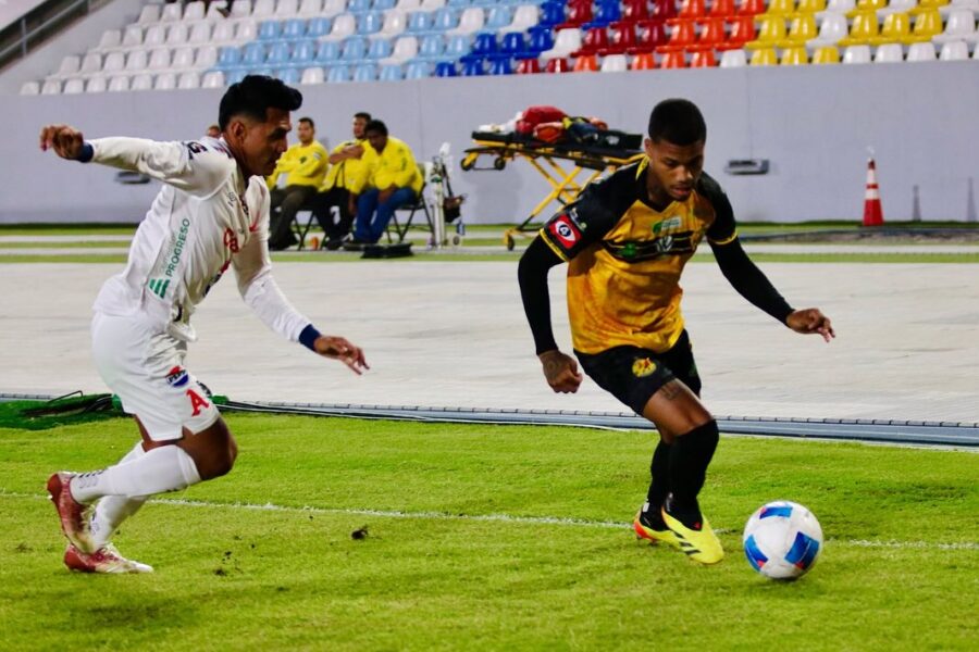 Platense golea 4-0 a Hércules y consolida su dominio en Zacatecoluca