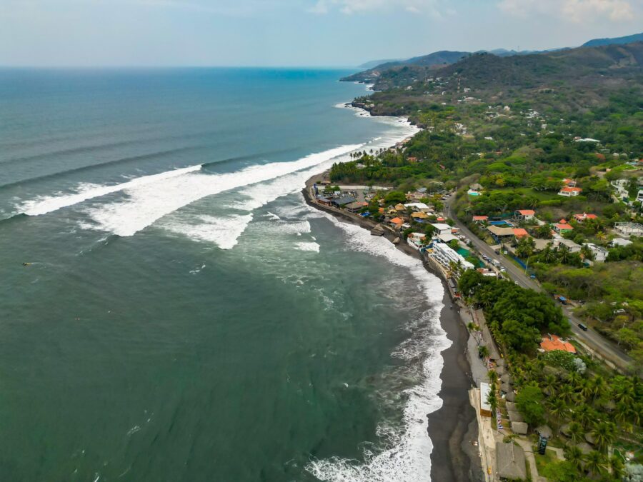 Presupuestan fondos para alcantarillado y tratamiento de agua en playas de La Libertad