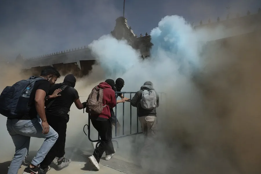 Disturbios en la ciudad de México tras marcha de protesta de la ‘Generación Z’