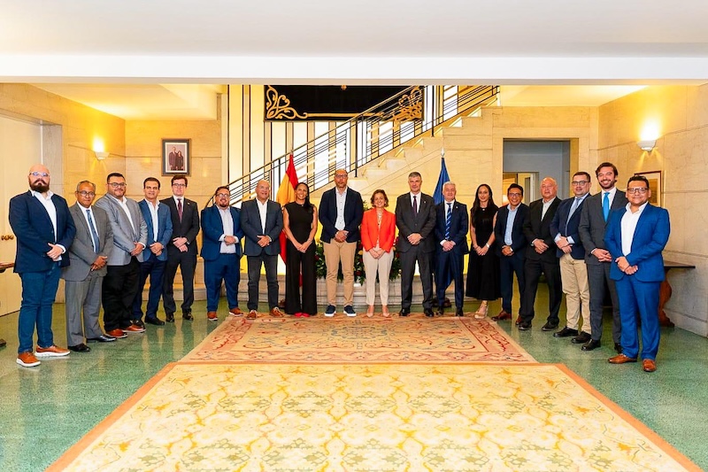 El club español Real Oviedo inicia colaboración con El Salvador para formar entrenadores