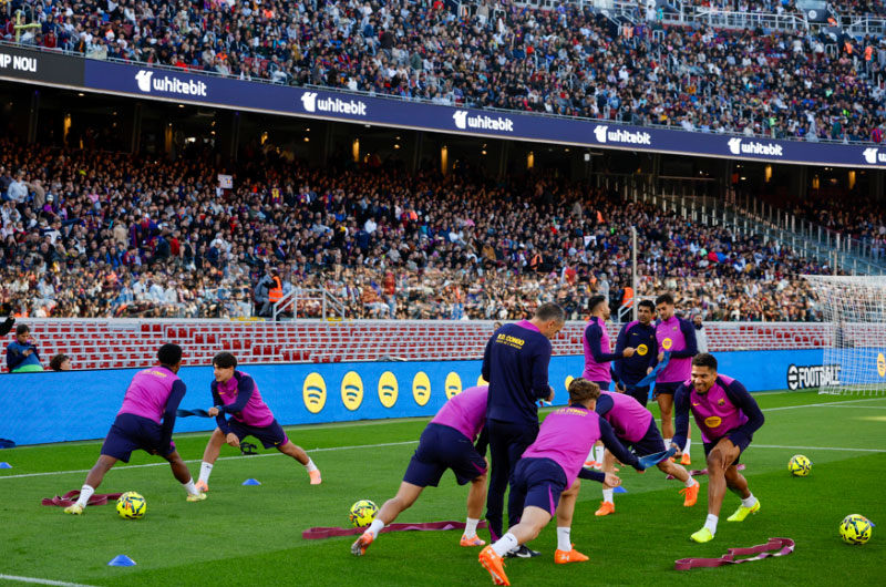 Barça vuelve al Camp Nou con un entreno ante 23,000 aficionados