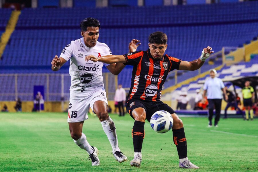 Águila se lleva el clásico ante Alianza 1-0 en el Cuscatlán