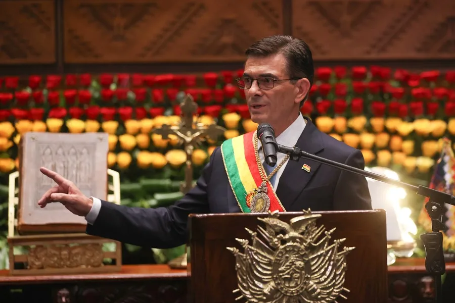 Rodrigo Paz asume la presidencia de Bolivia con denuncias de una economía devastada por el socialismo