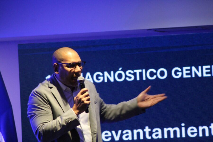 Yamil Bukele, candidato a presidente de la FESFUT, presenta su Plan Maestro que busca renovar la gestión del fútbol salvadoreño