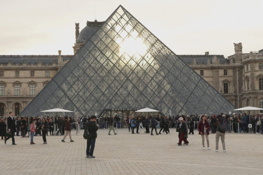 La Fiscalía de París confirma cuatro nuevas detenciones por el robo del Louvre