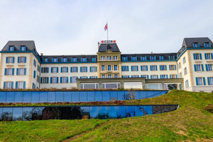 Una Cruz Roja en crisis reducirá su presupuesto un 17 % y recortará 2,900 empleos en 2026