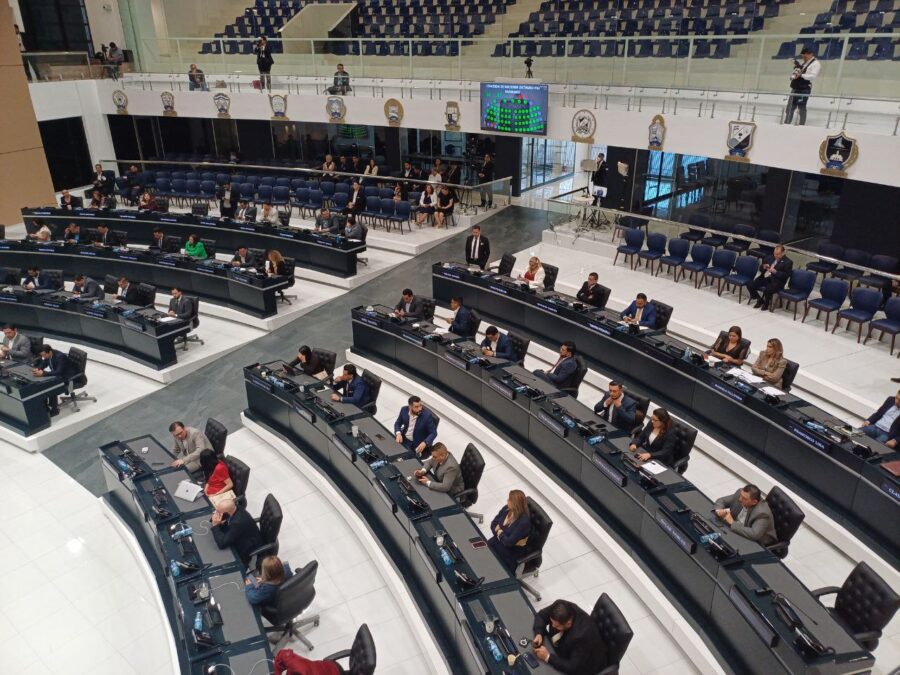 Oposición dice que el gobierno quiere controlar a las Adescos y minimizar su trabajo en las comunidades