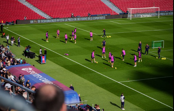 Trabajadores de las obras del Camp Nou protestan por despidos y retrasos en los pagos