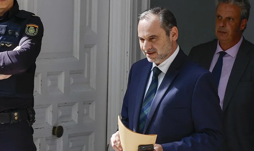 La Fiscalía española pide 24 años de cárcel para un exministro socialista por corrupción