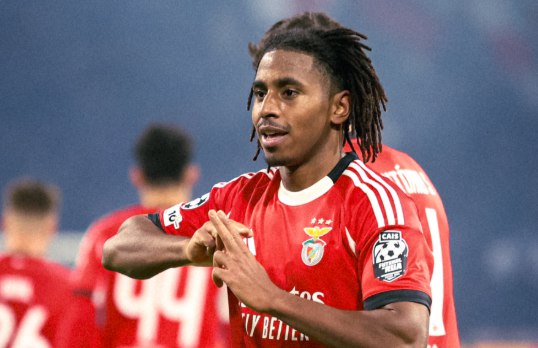 Benfica vence 2-0 al Ajax y mantiene vivo su sueño en Champions