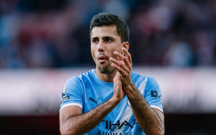 Rodri, centrocampista del Manchester City, sigue de baja por su lesión en los isquiotibiales