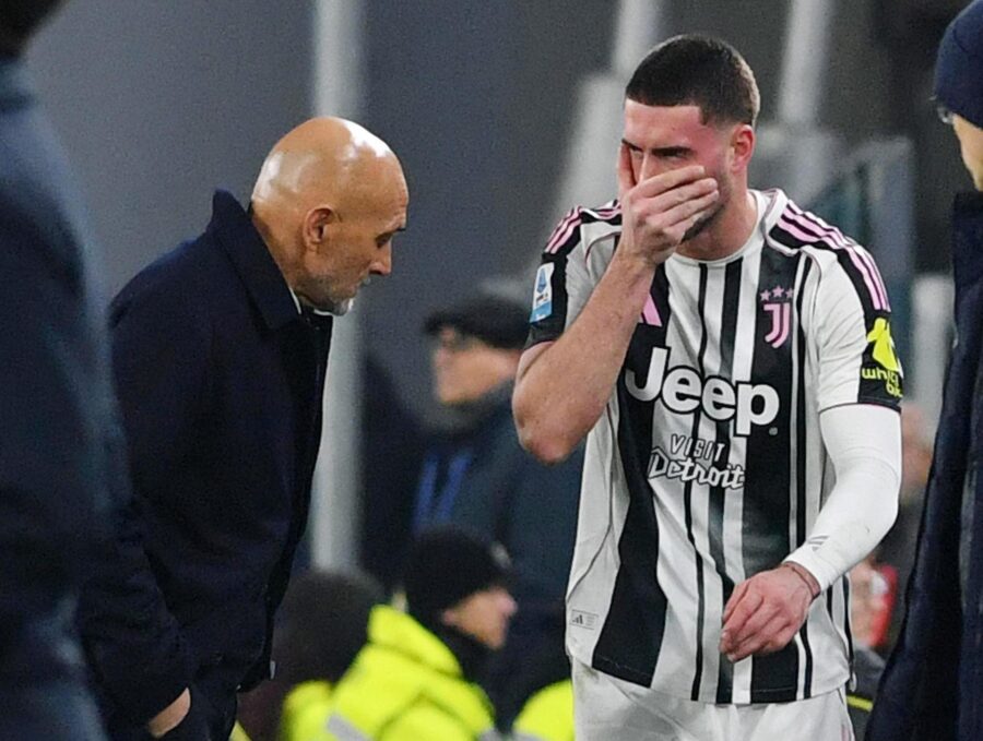 Dusan Vlahovic, delantero de la Juventus, será baja varios meses por lesión muscular