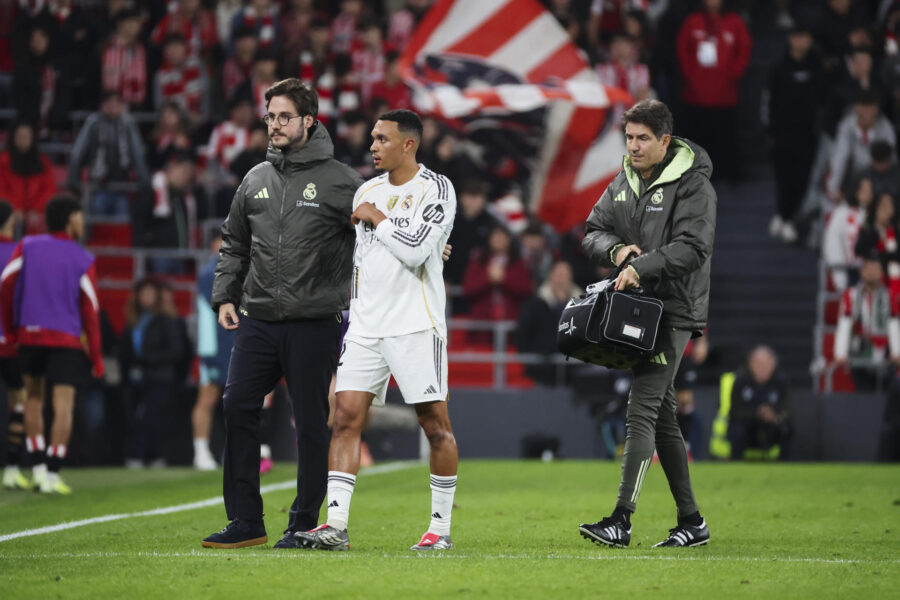 Trent Alexander-Arnold, lateral del Real Madrid, estará más de dos meses fuera por lesión muscular