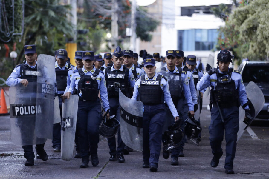 Refuerzan la seguridad en hotel de Honduras donde avanza ajustado escrutinio de votos