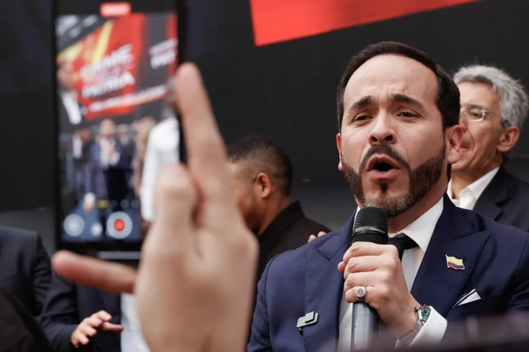 Abelardo de la Espriella, el excéntrico abogado que busca la presidencia colombiana con apoyo conservador