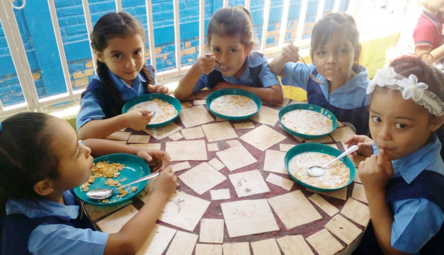 Educación comprará paquetes de alimentos para el año escolar 2026 por más de $13 millones